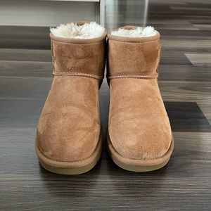 Ugg - Classic Mini Boots size 5